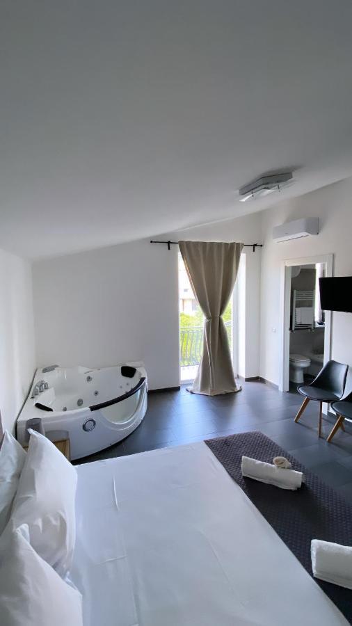 Habitat Luxury Suites Белона Екстериор снимка